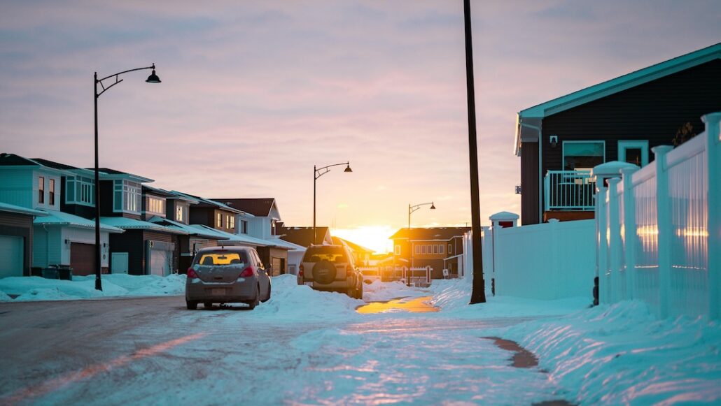 how long burglars stay inside in any weather