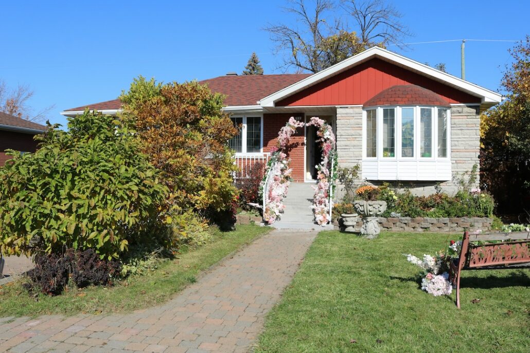 A safe home protected by an alarm response service