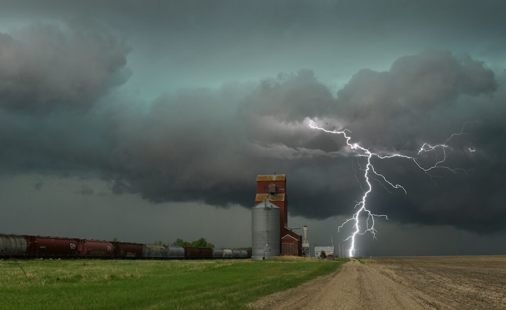 greg-johnson-NLPtFrjkQd8-unsplash - Home Alarms Canada Cellular alarm monitoring is important when storms blow in