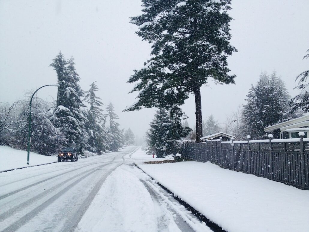 joyce-m-RTgaegvkW1s-unsplash - Home Alarms Canada cellular alarm monitoring is important snow or shine